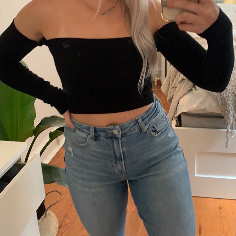 Black long sleeve crop top